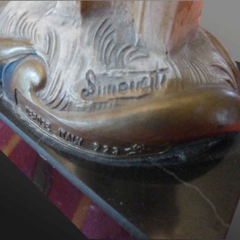 Statuette auf Marmorsockel signiert Simonetti