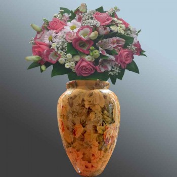 Mooie bloemrijke decoratieve vaas